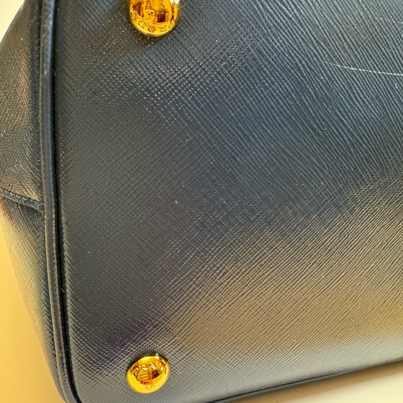 PRADA SAFFIANO LEATHER TOTE BAG WITH STRAP (LARGE) - Picture 4 of 16